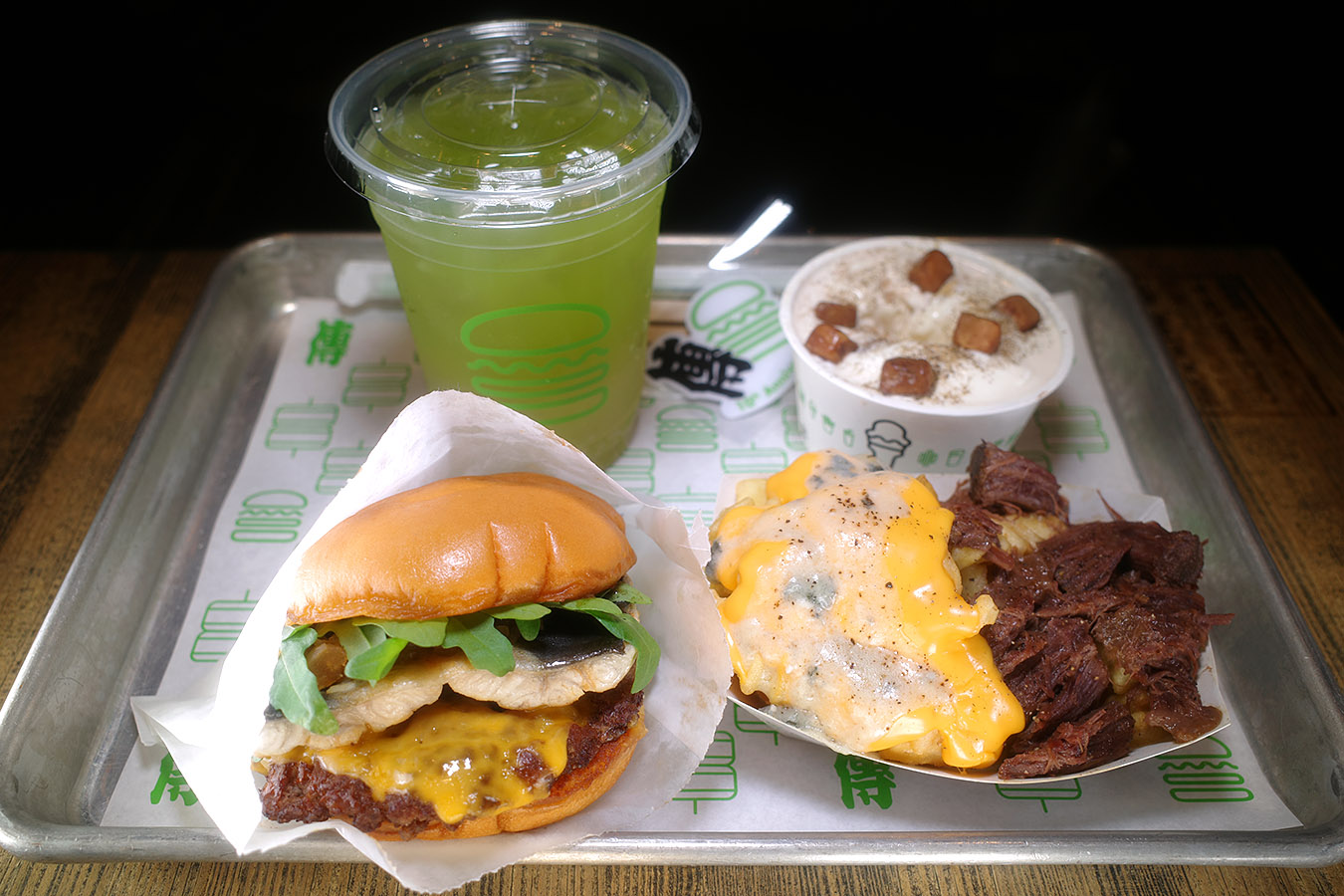 Shake Shack日本上陸10周年記念！ 限定バーガーなど4品のセットを2日間